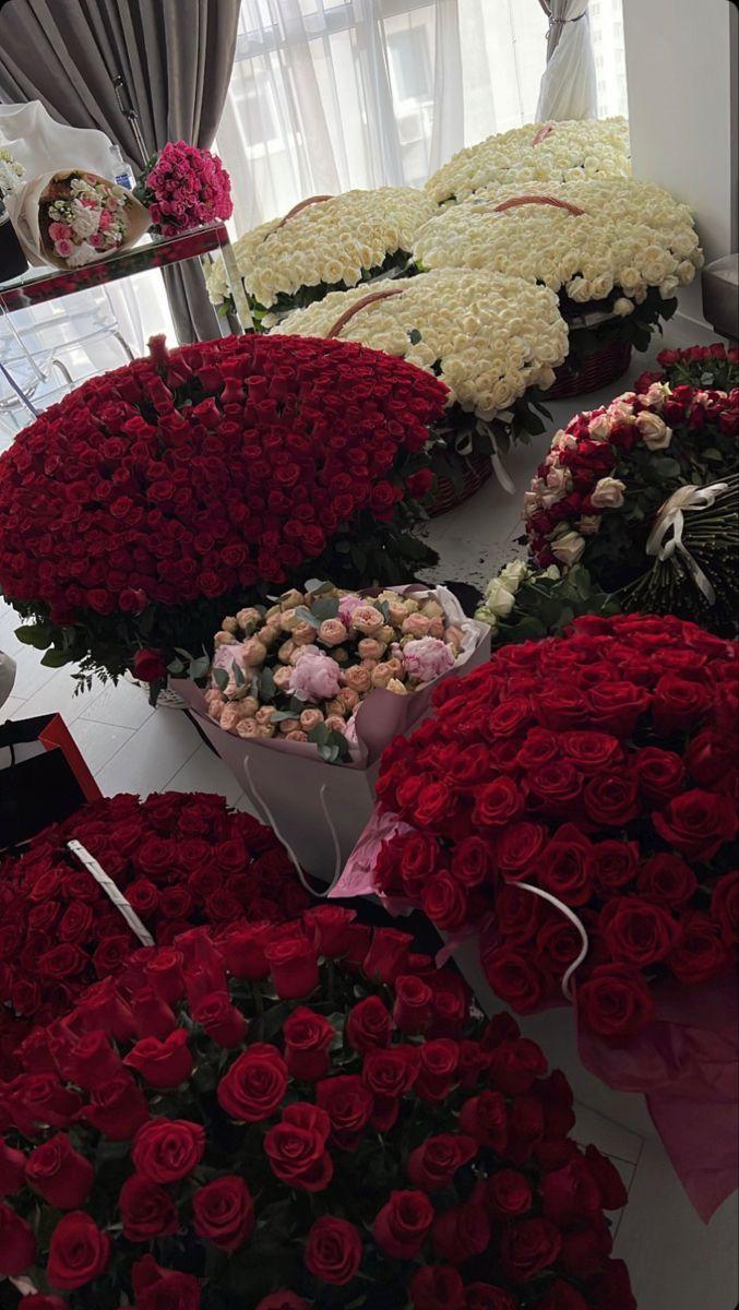 Eternal Embrace: Timeless Roses and Lilies Mix